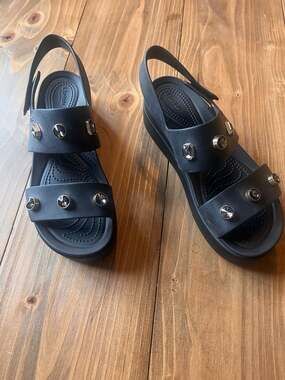 Crocs Brooklyn Embellished Gem Platform Sandals Women's Size 9 Black